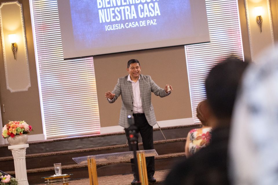 pastor lenin martinez